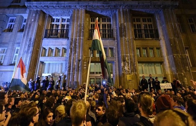 Desetine hiljada Mađara na protestu protiv Orbana