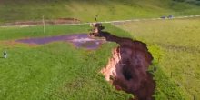 Novi Zeland: Rupa velika kao šestospratna zgrada se otvorila u zemlji (VIDEO)