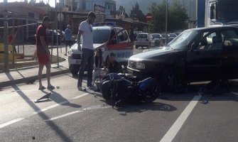 Sutomore: Motorom se zakucao u auto
