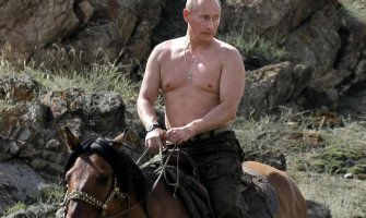 Putin političar sa najviše golišavih fotografija: Evo šta kaže o tome
