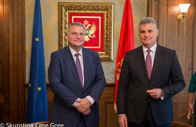 Kurumbašev: I ostatak opozicije da se vrati u Skupštinu