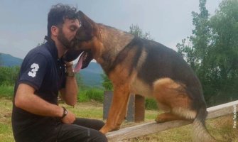 Otrovan pas koji je pomagao u spašavanju ljudi nakon zemljotresa