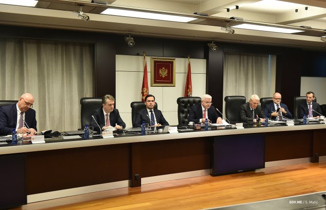 Posvetiti se borbi protiv sive ekonomije i zloupotrebe državnog novca