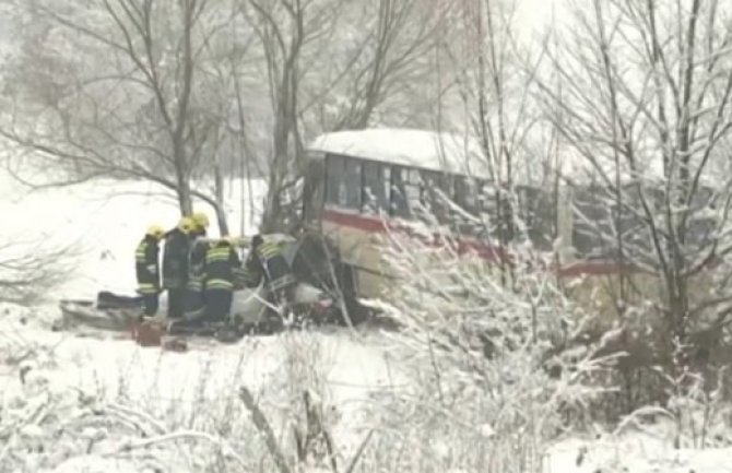 Udes kod Kruševca: Otac poginuo, majka životno ugrožena, beba prebačena u Kragujevac