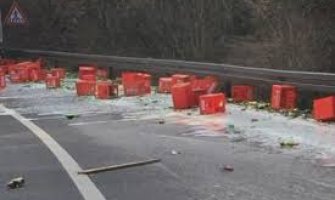 Pivo ispalo iz šlepera, prolaznici se služili