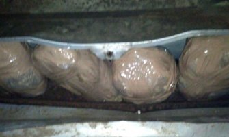 Srbijanac pokušao da pređe granicu sa bunkerom u vozilu i 18 kg skanka