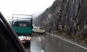 Nezgoda na putu Nikšić-Podgorica, jedna osoba povrijeđena