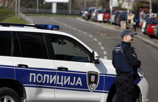 Umjesto kod dilera, greškom ušao u auto policajaca: 
