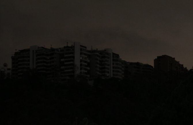Venecuela i dalje bez struje, peti dan ne rade vladine institucije i većina privatnih kompanija