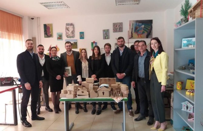 Mladi DPS Podgorica posjetili JU Kakaritska gora i uručili donaciju