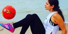 Ni štikle je ne mogu spriječiti da žonglira loptom kao Ronaldo (FOTO) (VIDEO