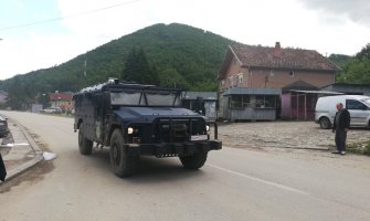 Prva TV: U Zubinom potoku poput ratnog stanja, ima ranjenih; Tači: Uhapšen i jedan Rus kamufliran kao diplomata