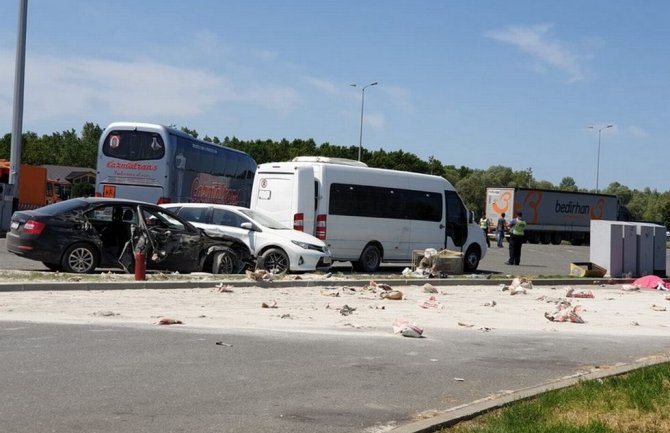 Hrvatska: Kamion uletio na parking, poginule dvije učenice koje su putovale na more