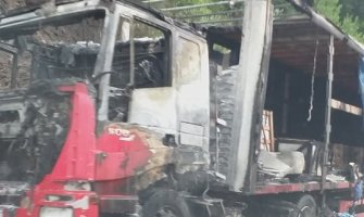 Zapalio se kamion kod Slijepač mosta, roba spašena (FOTO)(VIDEO)