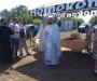 Počela liturgija, ali ispred zidina hrama