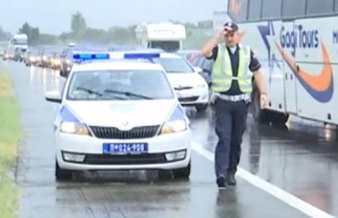 Teška saopbraćajna nesreća u Srbiji: Poginule tri osobe, među njima i dijete
