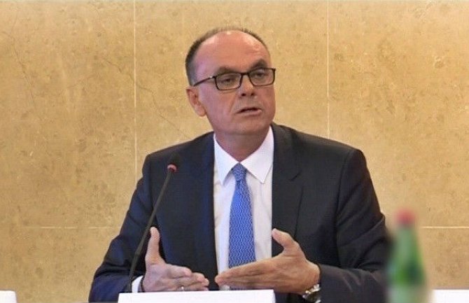 Škrelja: Đukanović nije imao kome da da mandat
