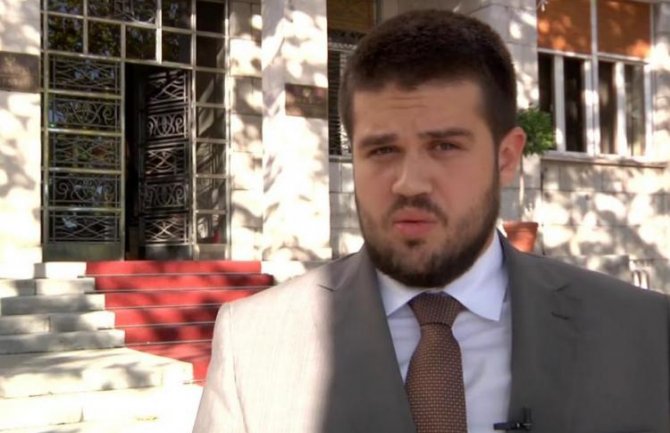 Nikolić: Izjave i ponašanje Amfilohija, dokaz da su protesti politički 