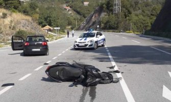 Budva: Sudar motora i automobila, jedna osoba povrijeđena