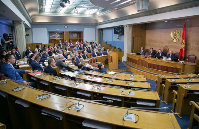 Poslanici DF rekorderi po broju opomena, prvi put kazna za DPS