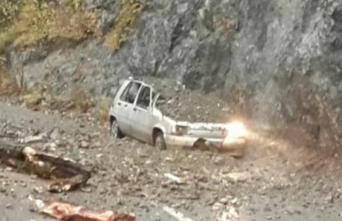 Saobraćaj na putu Mojkovac - Đurđevića Tara i dalje u prekidu, u protekla 24h dogodilo se 12 saobraćajnih  nezgoda 