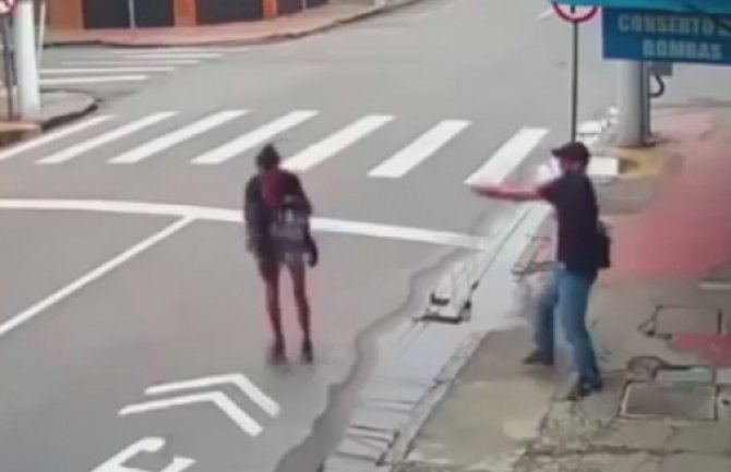 Stravično ubistvo na ulici: Tražila pare od prolaznika, on je upucao (VIDEO)