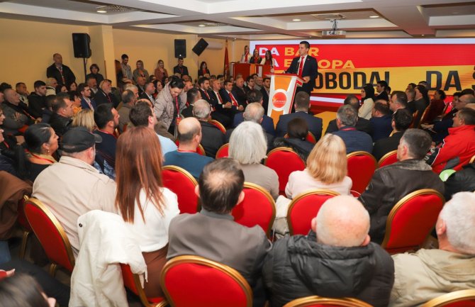 Bečić u Baru: Hajde da spasimo ovu zemlju