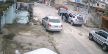 Pljačkaš pokušao da ukrade automobil pa se osramotio (VIDEO)