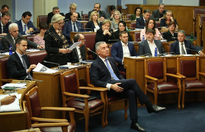 Đukanović: Ne otimamo crkvenu imovinu