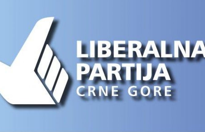 LP: Čudo u Skupštini. Leposavić u ostavci a predlaže Zakone mimo Ustava