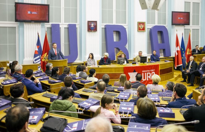 Cetinjska URA zakazala protest ispred policije