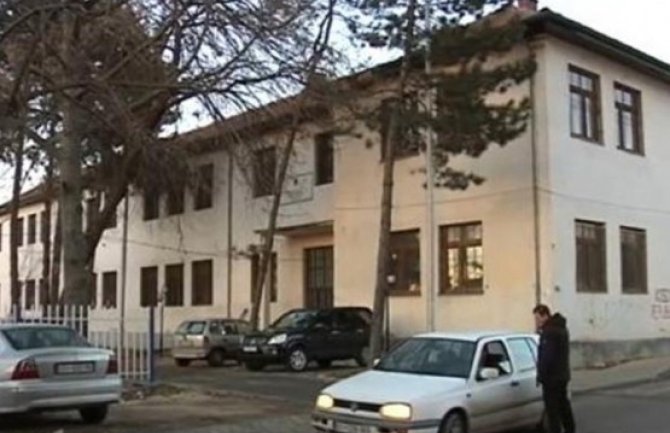 Kosovska policija zatvorila srpsku školu u Obiliću