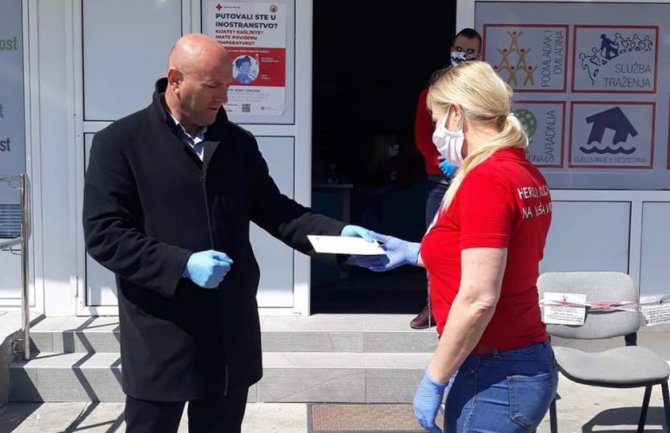 Carević donirao mjesečnu zaradu Crvenom krstu Budva