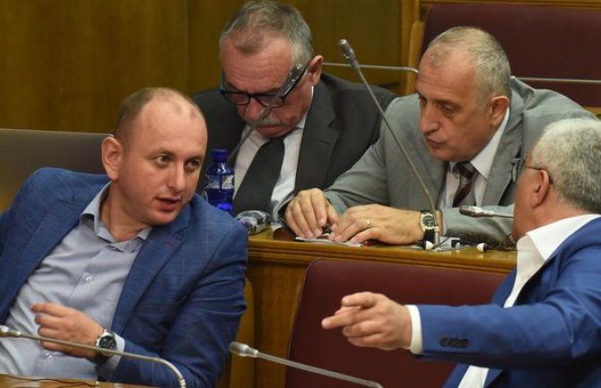 Krivične prijave protiv Mandića, Kneževića i Bulatovića zbog pozivanja na otpor