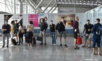 Pomorci sa Barbadosa nisu poštovali pravila leta: Pušili, pili alkohol... (VIDEO)