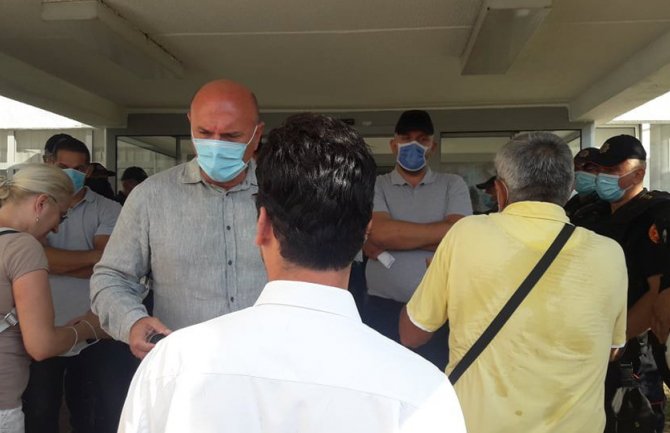 Carević ušao u Opštinu Budve: Totalno bezakonje i okupacija, bićemo uporni