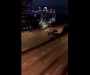 Automobil naletio na grupu demonstranata na zatvorenom autoputu (VIDEO)