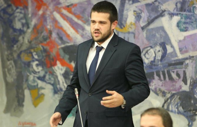 Nikolić: Odlučno ćemo štititi mir, sigurnost, imovinu ljudi i javne resurse dok vršimo vlast