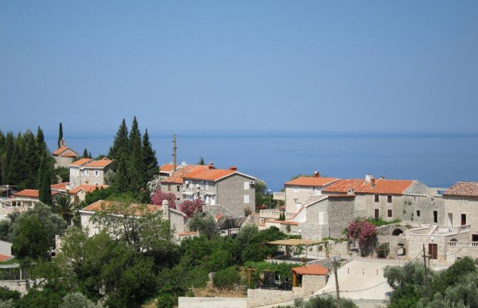 Tri kompanije žele da grade turističko naselje u Reževićima