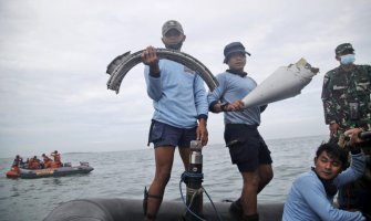 Pad indonežanskog aviona: Spasioci pronašli pronašli prtljag putnika i djelove tijela