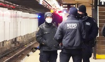 Njujork: Četiri napada u metrou na beksućnike, dvoje ubijeno, policija traga za napadačem
