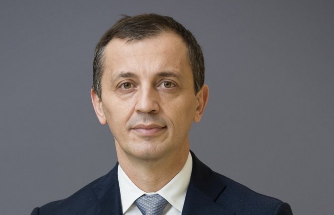  Bošković: Zbog ličnog opstanka Vlada ugrozila živote građana, režiser predstave Vučić