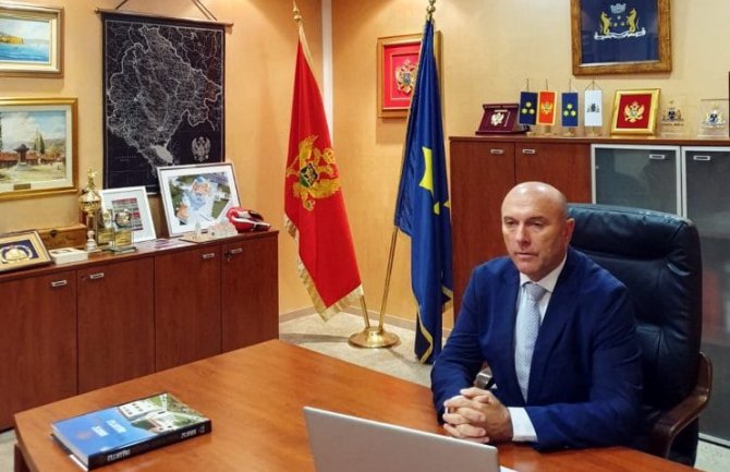 Carević donirao prošlomjesečnu zaradu Domu zdravlja Budva