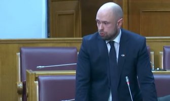 Vlada Crne Gore ne može povući odluku o protjerivanju Božovića