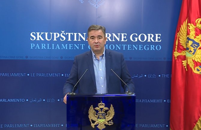 Medojević: Vlada uvela haos na tržište, narod pozajmljuje da bi jeo i plaćao račune