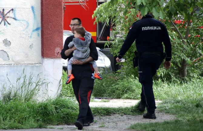 Ugašen požar u Novom Sadu, spašene 24 osobe (FOTO)