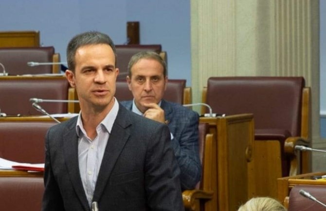 Prihvaćen predlog SD-a da se dodijele turistički vaučeri zaposlenima u ustanovama socijalne i dječije zaštite i planiraju sredstva za početak rada Alimentacionog fonda