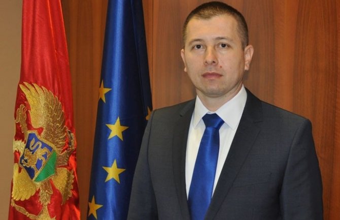 Rabrenović: Od ne damo svetinje do ne damo fotelje