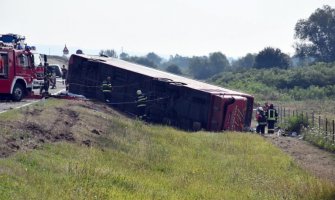 Stravična nesreća kod Slavonskog broda, poginulo deset osoba, četrdeset povrijeđeno