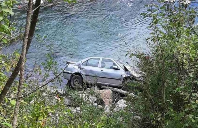 Berane: Vozilo sletjelo sa puta, tri osobe povrijeđene